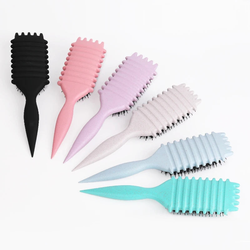 Sculptez des Boucles Parfaites en Douceur – La Brosse Essentielle pour Cheveux Bouclés !